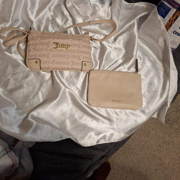 Juicy Couture Pale Pink Crossbody Bag And Cosmetics Bag Set - Picture 5 of 15